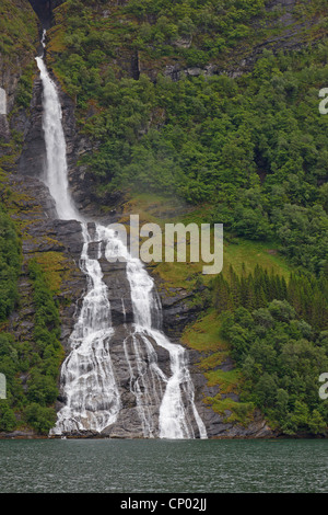 Pretendente di cascata, Norvegia, More og Romsdal, il Geirangerfjord Foto Stock