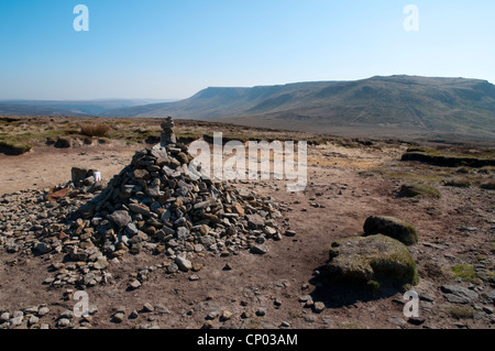 Kinder Scout dal vertice di Mill Hill, Peak District, Derbyshire, England, Regno Unito Foto Stock