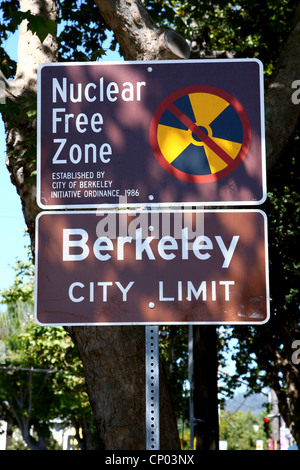 Nucleare ZONA LIBERA SEGNO BERKELEY città segno limite 06 Ottobre 2011 Foto Stock