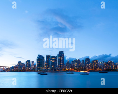 Yaletown false creek, dello skyline di Vancouver Foto Stock