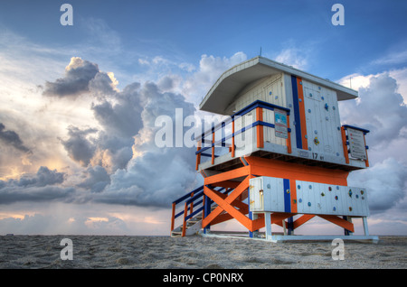 Lifeguard Tower, la mattina presto, South Beach di Miami, Florida Foto Stock