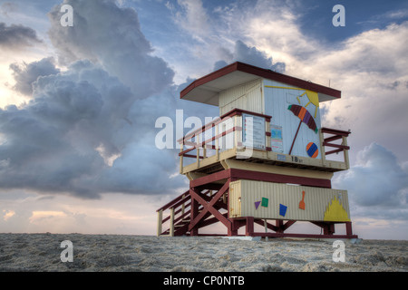 Lifeguard Tower, la mattina presto, South Beach di Miami, Florida Foto Stock