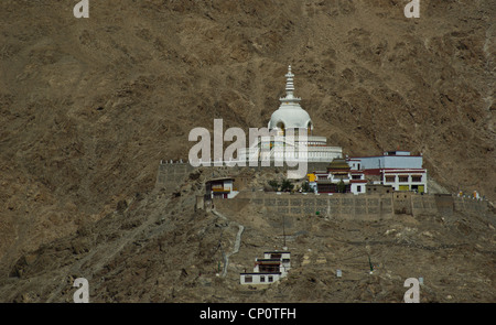 Shanti Stupa in Leh, Jammu e Kashmir India Foto Stock