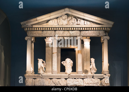 Lycian nereide monumento da Xanthos presso il British Museum di Londra Inghilterra. Foto Stock