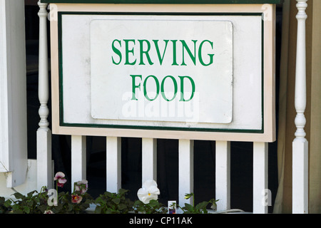 Un illuminante firmare in un ristorante a Provincetown, Cape Cod, Massachusetts, STATI UNITI D'AMERICA. Foto Stock