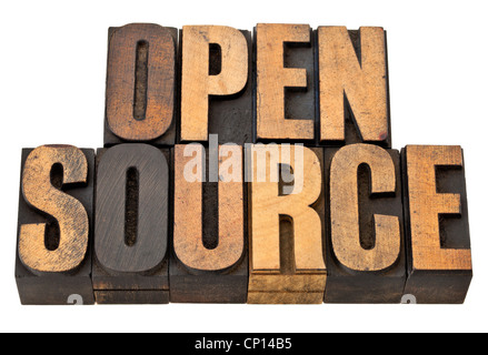 Open source - computer software concetto - testo isolato in rilievografia vintage tipo legno Foto Stock