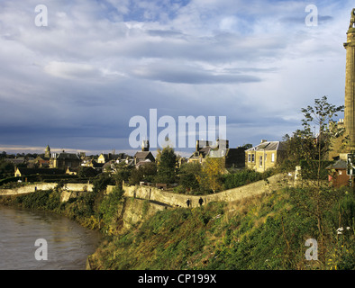 Coldstream Scottish Borders Regno Unito vista lungo fiume Tweed per questa città di confine Foto Stock