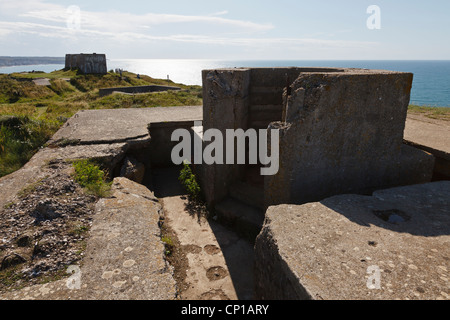 Rimane del tedesco guerra mondiale due difese, Cap Fagnet, Fécamp, Normandia, Francia. Foto Stock