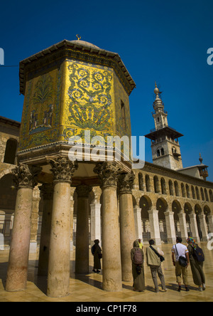 La cupola del Tesoro in moschea Umayyad cortile, Damasco, Siria Foto Stock