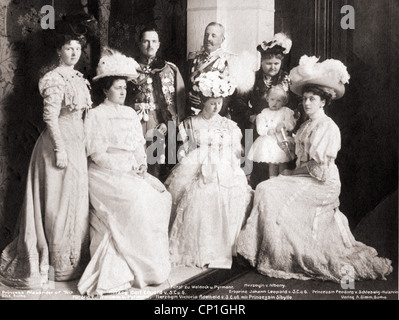 Friedrich, 20.1.1865 - 26.5.1946, Principe di Waldeck e Pyrmont 12.5.1896 - 13.11.1918, con famiglia, cartolina, A. Grimm, Gotha, 1909, , Foto Stock