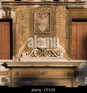 Stemma Araldico sopra Porta Venezia. Foto Stock