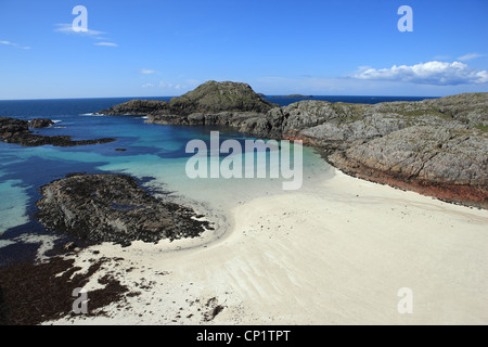 Spiaggia di sabbia bianca e mare azzurro di divieto porta sulla costa occidentale di Iona Foto Stock