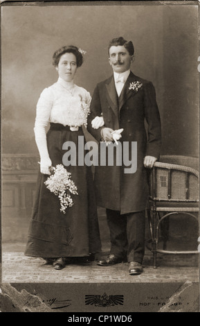 Persone, matrimonio, Coppia nuziale, carta gabinetto, Pokorny, Vienna, Austria, 1911, diritti aggiuntivi-clearences-non disponibile Foto Stock
