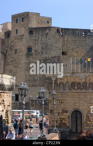 Dettaglio dell'entrata al XV secolo il Castel dell'Ovo uovo (castello), Napoli, Campania, Italia, Europa Foto Stock