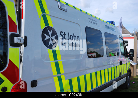 St Johns Ambulance dal lato Foto Stock