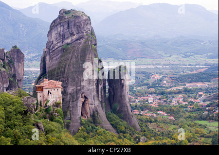 Monastero Roussanou, regione di Meteora, pianura della Tessaglia, Grecia Foto Stock