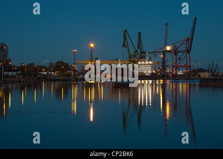 Vista notturna al porto di Danzica, Polonia. Foto Stock