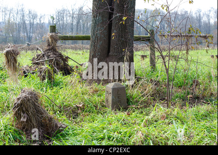 TRI-contea di confine in pietra del marcatore di Lancaster in Libano e DAUPHIN contee, PENNSYLVANIA Foto Stock