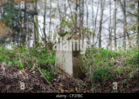 TRI-contea di confine in pietra del marcatore di Lancaster in Libano e DAUPHIN contee, PENNSYLVANIA Foto Stock