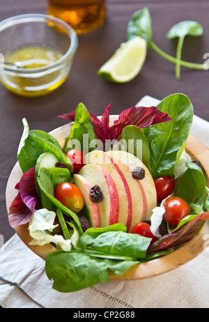 Apple e insalata di spinaci Foto Stock