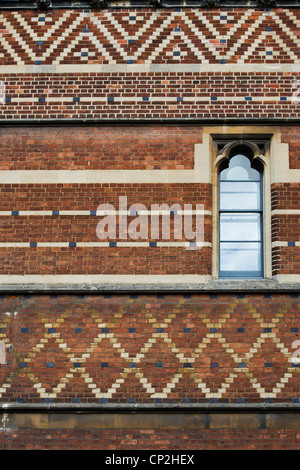 In mattoni decorativi facciata a parete, operai filoni, Keble College di Oxford, Inghilterra Foto Stock