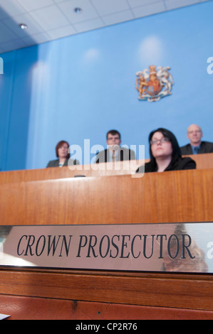 Cancelleria del Tribunale e il banco in un Magistrates Court Foto Stock