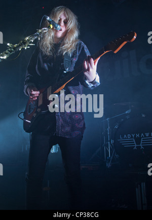 Nuova Zelanda cantante e cantautore Ladyhawke a Gloucesters Guildhall Foto Stock