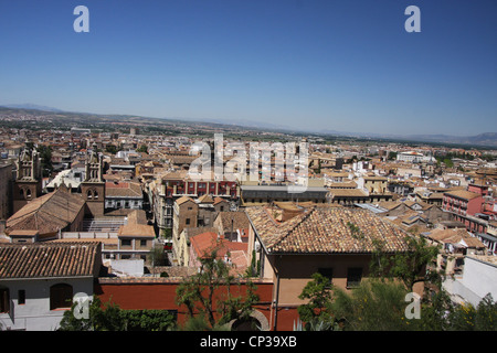 Si affaccia sulla città di Granada in Spagna dalla Alhambra Palace. Foto Stock