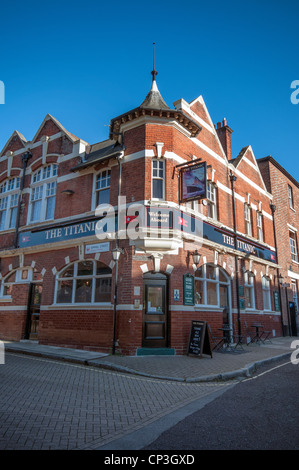 Il Titanic pub sulla strada Simnel Southampton Hampshire REGNO UNITO precedentemente noto come Endeaver Foto Stock