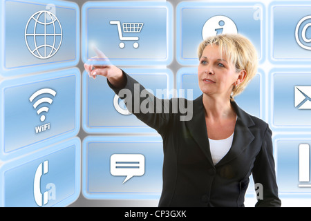 Immagine simbolica, icona, il lavoro virtuale funziona. Icone di controllo virtuale computer, comunicazioni Internet, software, programmi. Foto Stock