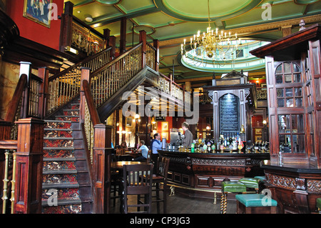 Il conteggio House pub interno, Cornhill città di Londra, London, Greater London, England, Regno Unito Foto Stock