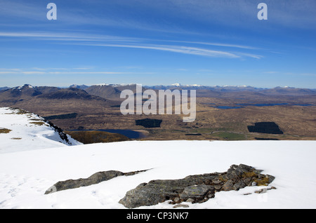 Il modulo visualizza la coperta di neve in alto di Beinn un Dothaidh a Bridge of Orchy su Rannoch Moor e l'estremità nord di Loch Tulla al di sotto di Foto Stock