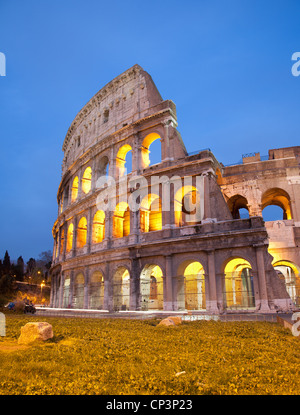 Roma - Colosseo di sera Foto Stock