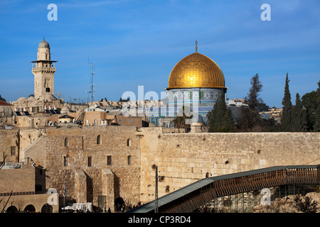 Cupola della roccia a Gerusalemme in adiacenza al Muro del Pianto/parete occidentale. Israele Foto Stock