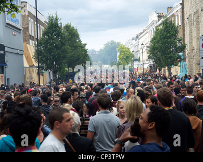 La folla al carnevale di Notting Hill a Londra Foto Stock