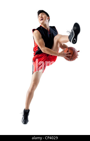 L'uomo jumping facendo basket trucchi Foto Stock