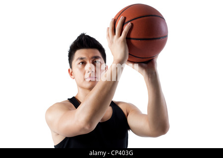 L uomo si prepara a sparare il basket Foto Stock