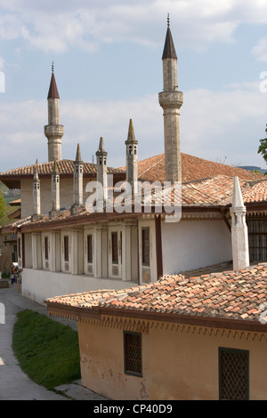 L'Ucraina Crimea Bakhchisarary. Khan's Palace. I minareti della Moschea del Gran Khan (costruito nel 1532 sotto Sahib Giray I) Foto Stock