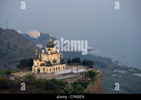 Ucraina - Crimea - Foros. Chiesa della Resurrezione di Cristo (1892) e del Mar Nero Foto Stock