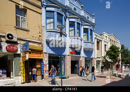 Bulgaria - Plovdiv. Edifici lungo la strada denominata dopo la morte di Alessandro I, principe di Bulgaria Foto Stock