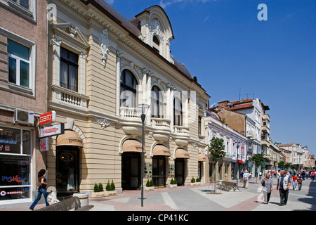 Bulgaria - Plovdiv. Edifici lungo la strada denominata dopo la morte di Alessandro I, principe di Bulgaria Foto Stock