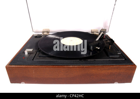 Vecchio lettore di vinile su sfondo bianco Foto Stock