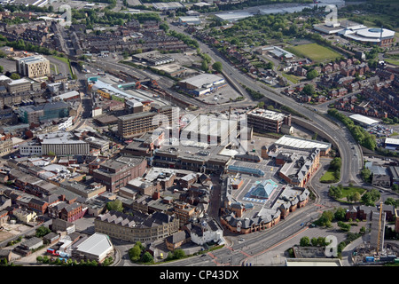 Veduta aerea del centro commerciale Alhambra e dei mercati Barnsley (Barnsley Council), South Yorkshire Foto Stock