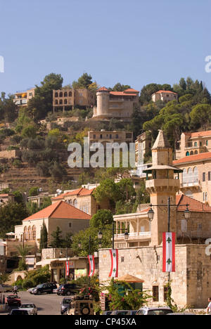Periodo ottomano città di Deir al-Qamar mostra la fontana e Fakhreddine la moschea, Chouf Montagne, Libano. Foto Stock