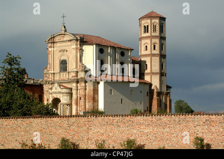 Piemonte Parco Regionale delle foreste di partecipazione in tre. Lucedio (già abbazia benedettina), villaggio di Trino (VC). Abbazia di Santa Maria di Lucedio (già abbazia benedettina) Foto Stock