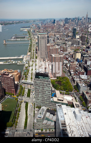 Vista mostrante la West Side Highway (West Street) guardando a nord verso il Midtown Foto Stock