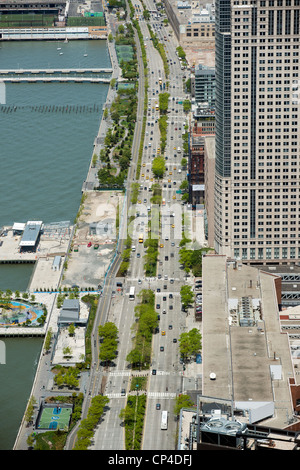 Vista mostrante la West Side Highway (West Street) guardando a nord verso il Midtown Foto Stock