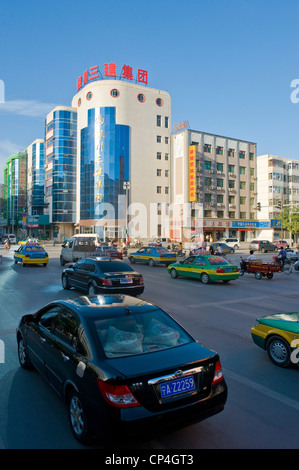 Una delle strade principali della città di Yinchuan, Cina. Foto Stock