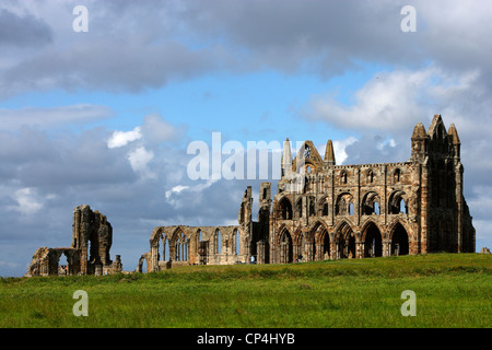Regno Unito - Inghilterra - Nord Yorkshire - Whitby. Le rovine della chiesa abbazia fondata da San Hilda in 657. Foto Stock