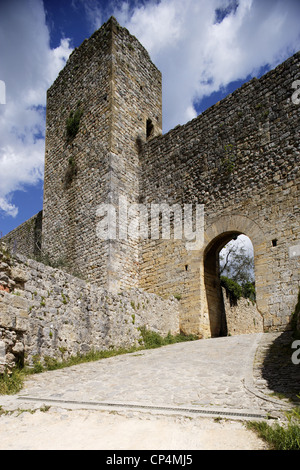 San Giovanni's Gate (Porta di San Giovanni). L'Italia, Regione Toscana, Monteriggioni (SI). Foto Stock